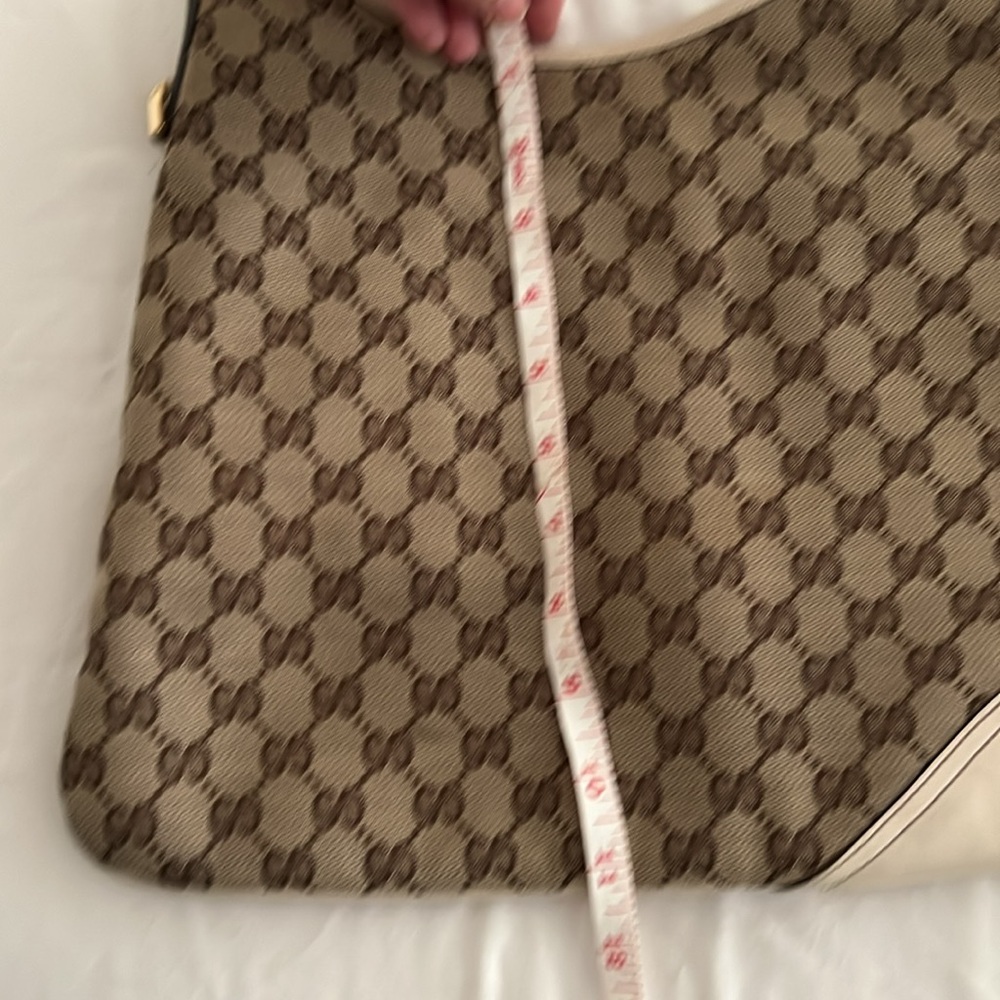 Gucci Beige and Brown Monogram Shoulder Bag - Picture 4 of 11